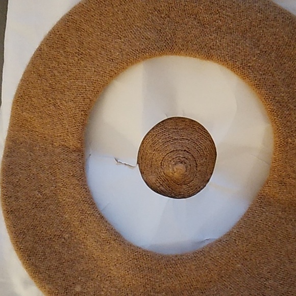 Tan beret or Tam hat - Picture 5 of 5